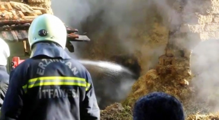 Açık Unutulan Lamba Samanlığı Yaktı