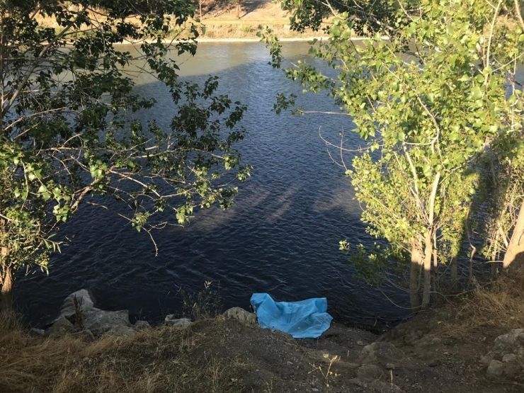 Kayıp Olarak Aranan Engelli Çocuğun Cesedi Karasu Nehrinde Bulundu