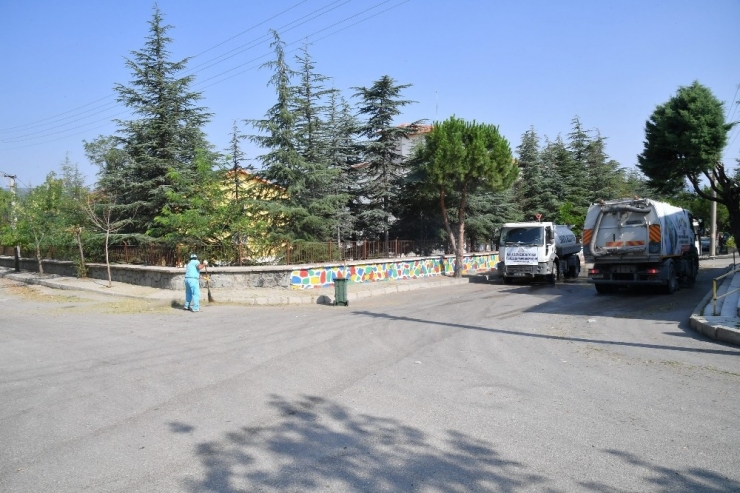 Isparta Belediyesi’nden Mahallelerde Bayram Temizliği