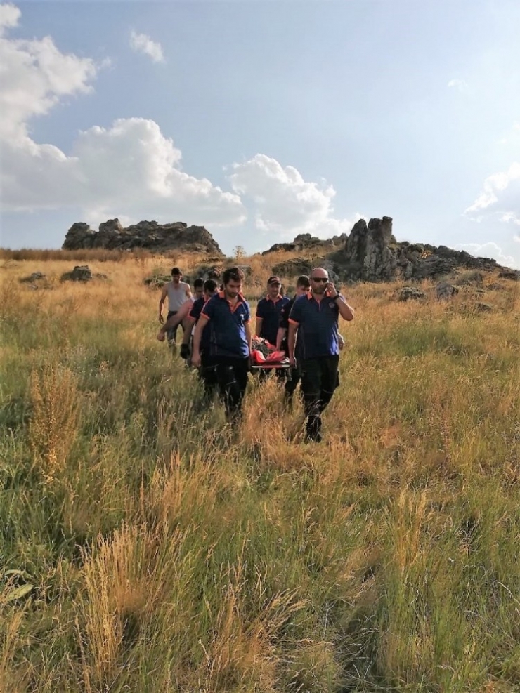 Kurtarma Ekipleri Dağda Kekik Toplarken Kayalıklardan Düşüp Yaralanan Vatandaş İçin Seferber Oldu
