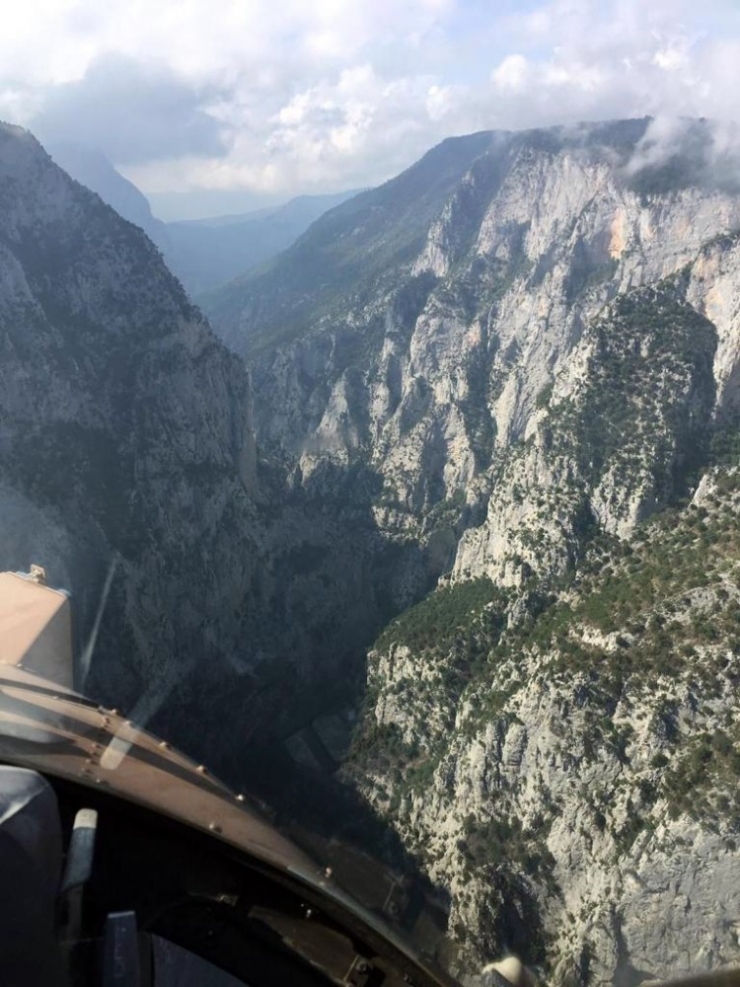 Ayağı Kırılan Dağcıyı Kara Kuvvetleri Helikopteri Tahliye Etti