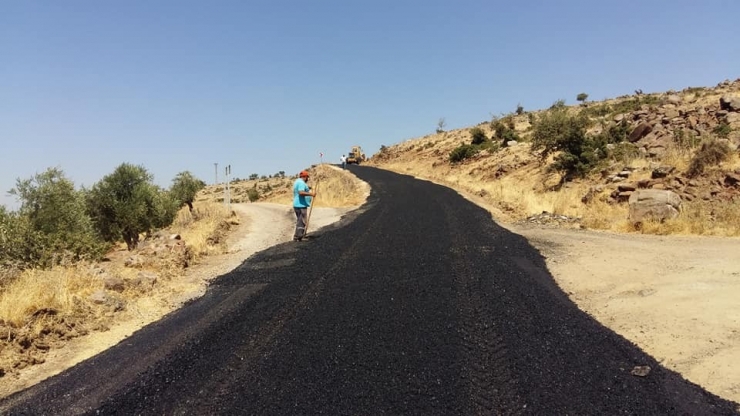 Köylerde Asfaltlama Çalışmaları Sürüyor
