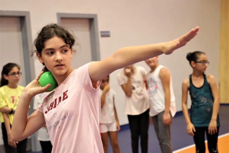 Atletizm Yaz Spor Okuluna Büyük İlgi