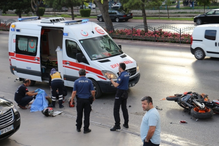 Genç Kızın Öldüğü Motosiklet Kazası Güvenlik Kamerasında