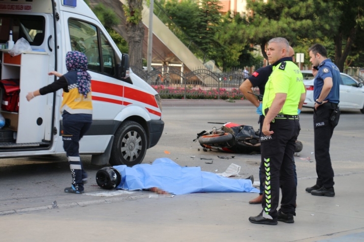 Genç Kızın Öldüğü Motosiklet Kazası Güvenlik Kamerasında