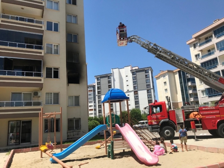 Ev Yangınında Faciadan Dönüldü, 3’ü Çocuk 5 Kişi Hastaneye Kaldırıldı