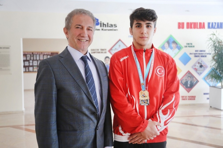 İhlas Koleji Öğrencisinden Güreşte Dünya Üçüncülüğü