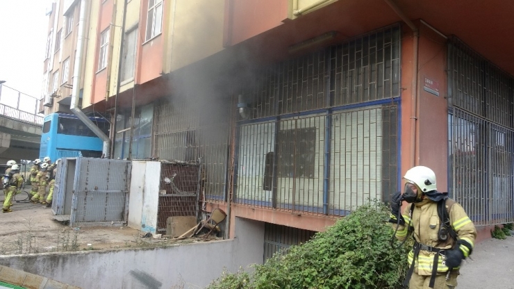 Pendik’te Atölyede Yangın: 1 Yaralı