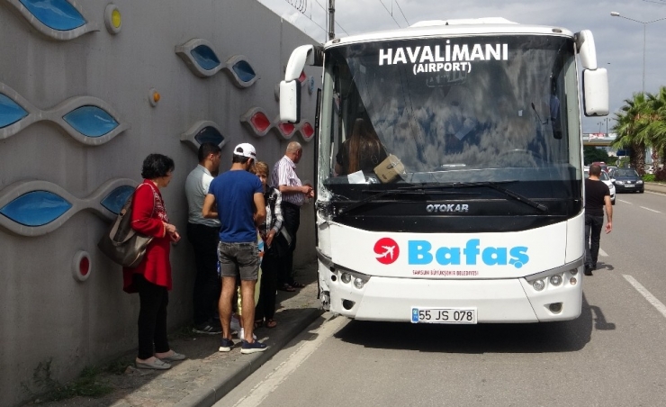 3 Araç Birbirine Girdi, 44 Yolcu Ölümden Döndü