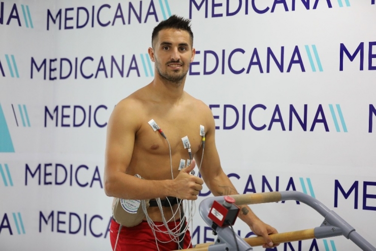 Emre Kılınç Ve Hugo Vieira Sağlık Kontrolünden Geçti.