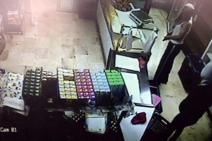 Silahlı Soyguna Aldırmadan Ekmek Yapmaya Devam Ettiler