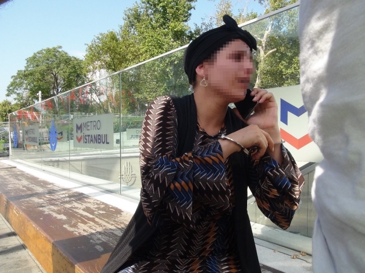 Taksim Meydanında Turistlerden Para Çalan Suriyeli Kadın Yakalandı