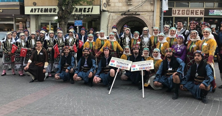 Tepebaşı Halk Dansları Topluluğu’ndan Kapadokya’da Gösteri