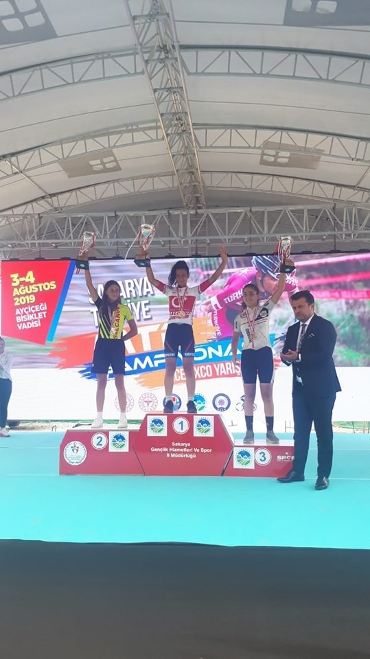 Kayserili Bisikletçiler Sakarya’dan 2 Altın, 1 Gümüş Ve 1 Bronz Madalya İle Döndü