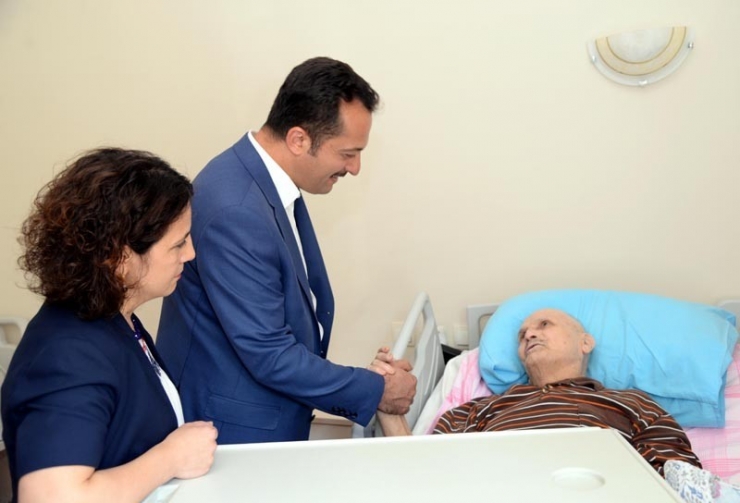 Vali Şentürk, Huzurevi Sakinleriyle Bir Araya Geldi