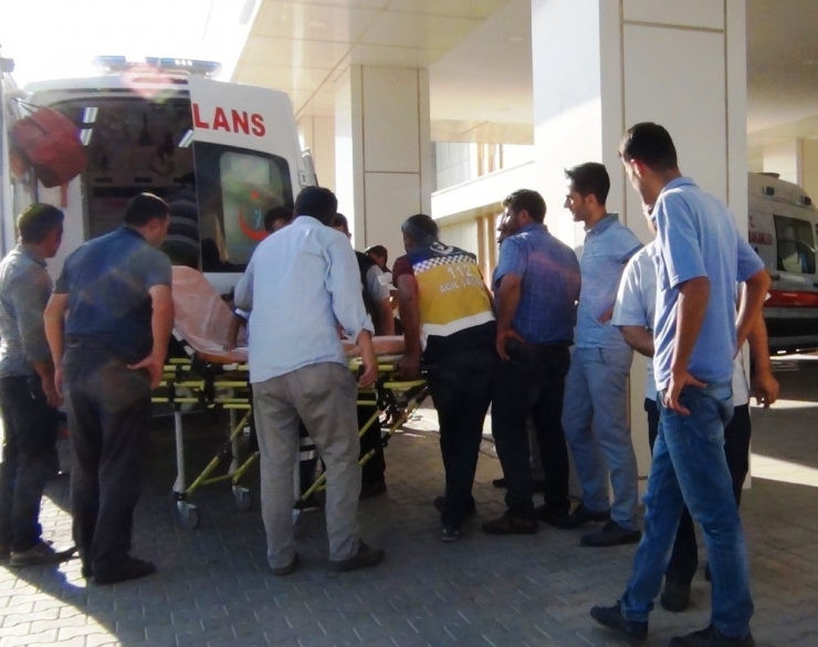 Otomobil İle Minibüs Çarpıştı: 6 Yaralı