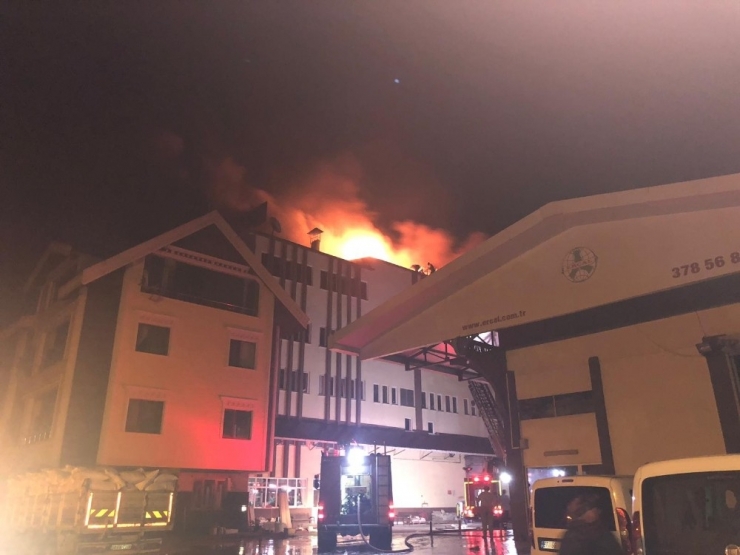 Zonguldak’ta Fındık Fabrikasında Korkutan Yangın