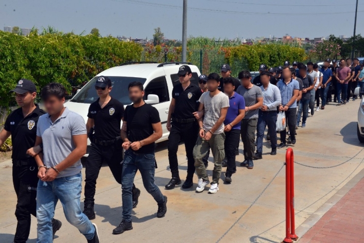 Fetö Zanlısı 27 Şahıs Adliyeye Sevk Edildi