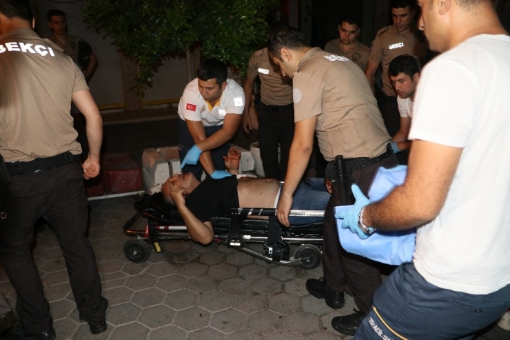 Otomobilinden İndiği An Silahlı Saldırıya Uğrayan Bir Kişi Ağır Yaralandı