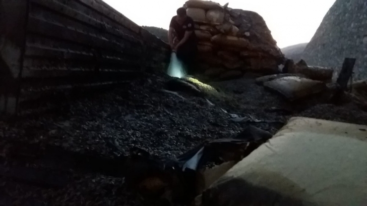 Ay Çekirdeği Yüklü Kamyon Yandı