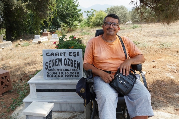 Mezarlıkta Açılan Özel Yol, Engelli Oğlu Anneye Kavuşturdu