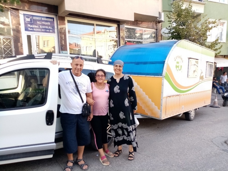 Karavanıyla Türkiye’yi Geziyor