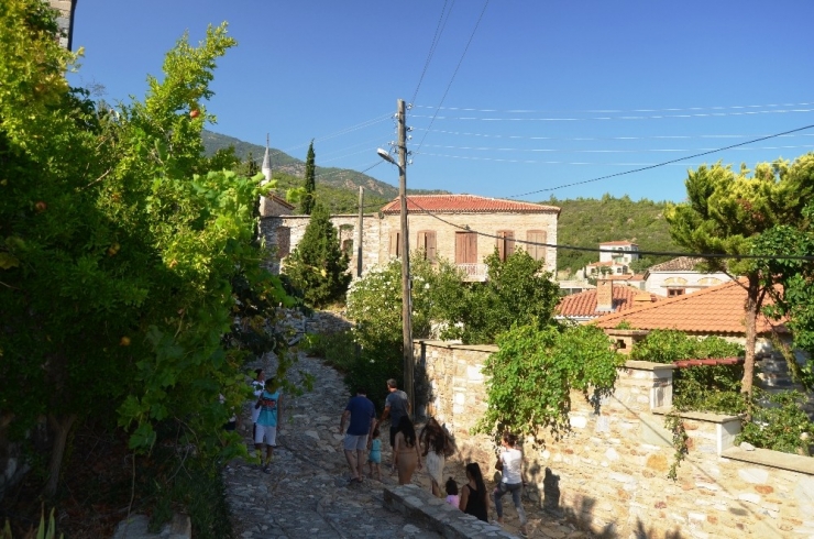 Tarihi Doğanbey Köyüne Yerli Ve Yabancı Turist İlgisi