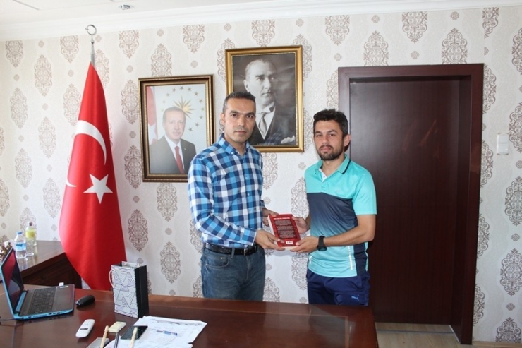 Başarılı Öğretmenlere Teşekkür Plaketi