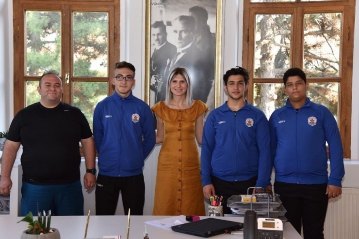 Başkan Şahin Şampiyonları Ağırladı