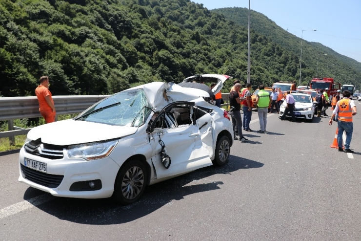 Tem Otoyolu’nda Otomobille Tır Çarpıştı: 2 Yaralı