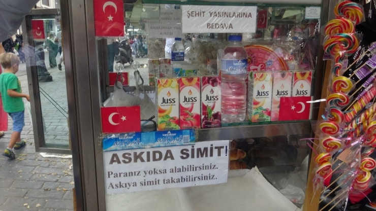 İhtiyaç Sahiplerine Ve Şehit Yakınlarına Ücretsiz Simit