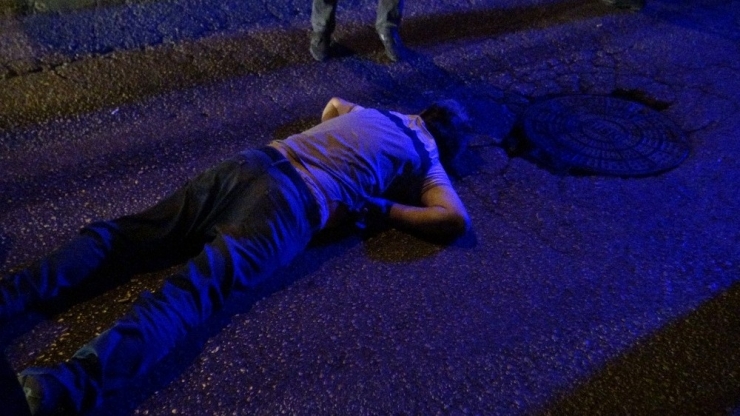 Yolun Karşısına Geçmeye Çalışan Adama Dolmuş Çarptı