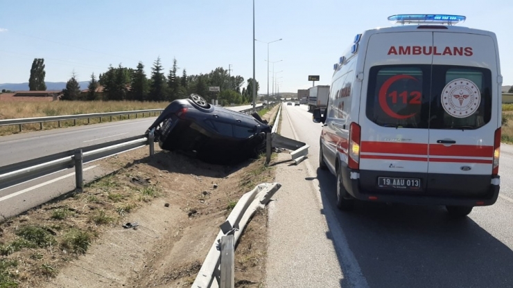 Kontrolden Çıkan Otomobil Devrildi: 2 Yaralı