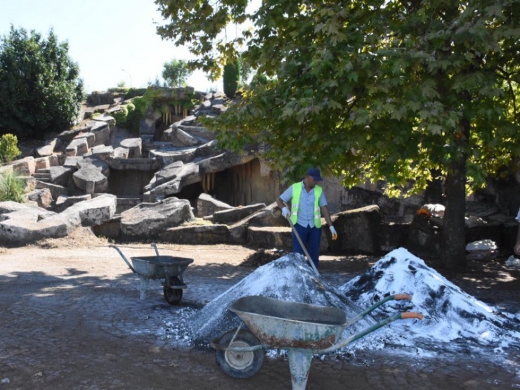 Belediye Ekiplerinden Kalıcı Konutlarda Bayram Temizliği