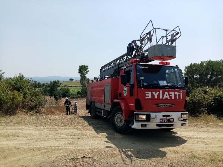 Eski Fabrikaya Yaklaşan Yangın Korkuttu