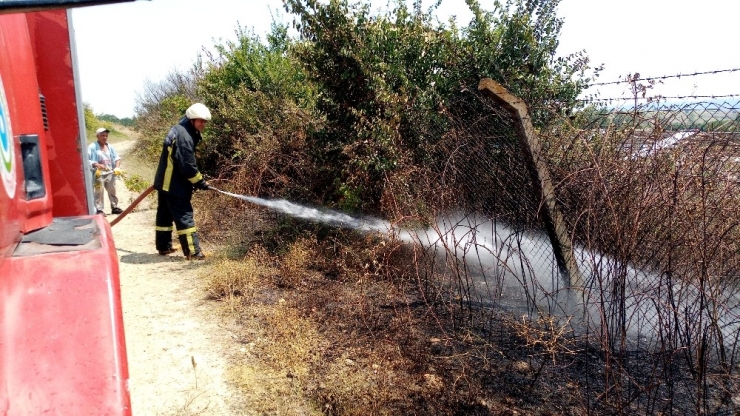 Eski Fabrikaya Yaklaşan Yangın Korkuttu