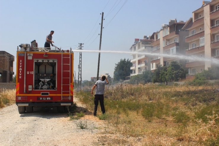 Otluk Arazide Çıkan Yangın Korkuttu