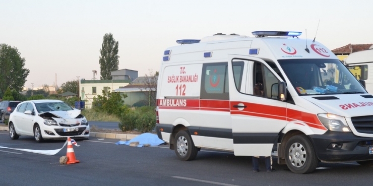 Otomobil Motosikletle Çarpıştı: 1 Ölü