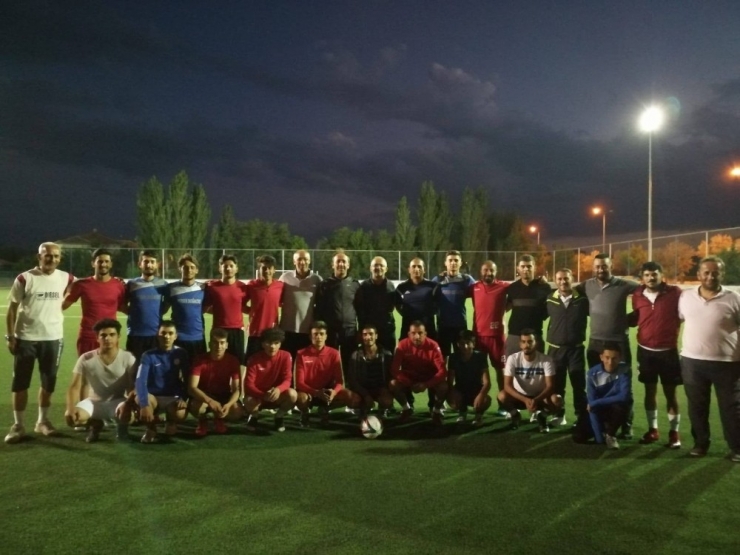 Tomarza Belediyespor Sahaya İndi