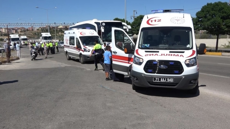 Yolcu Otobüsü İle Tır Çarpıştı: 6 Yaralı