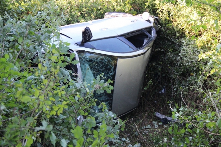 Kaza Yapan Otomobil 30 Metre Şarampole Yuvarlandı: 1 Yaralı