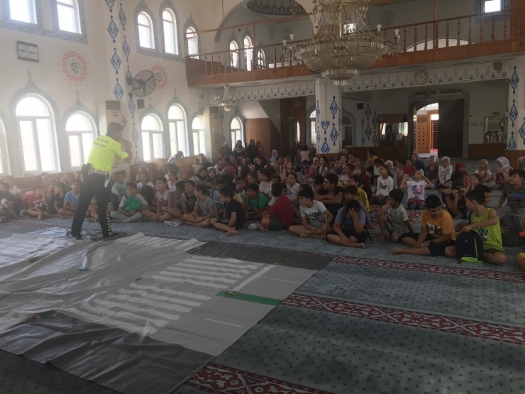 Kuran Kursu Öğrencilerine Trafik Eğitimi