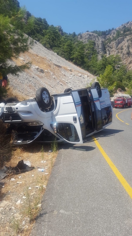 Marmaris’te Yolcu Minibüsü Kaza Yaptı; 11 Yaralı