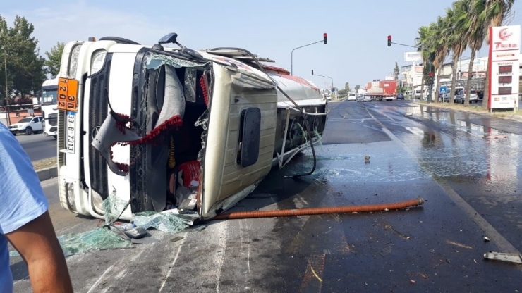 Mazot Tankeri Devrildi, 8 Ton Mazot Yola Döküldü