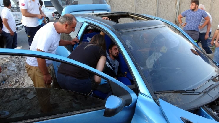 Pendik’te Beton Bariyerlere Çarpan Araç Takla Attı: 1 Yaralı