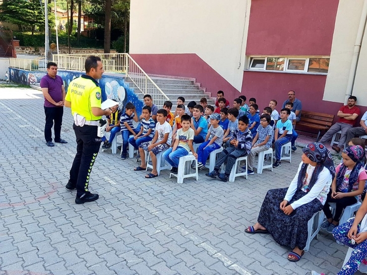 Şaphane’de Yaz Kur’an Kursu Öğrencilerine Trafik Eğitimi