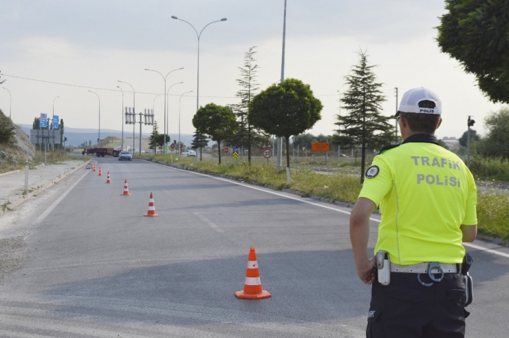 Tavşanlı’da Kırmızı Işıkta Geçen Araçlara 8 Bin 503 Tl Ceza Kesildi