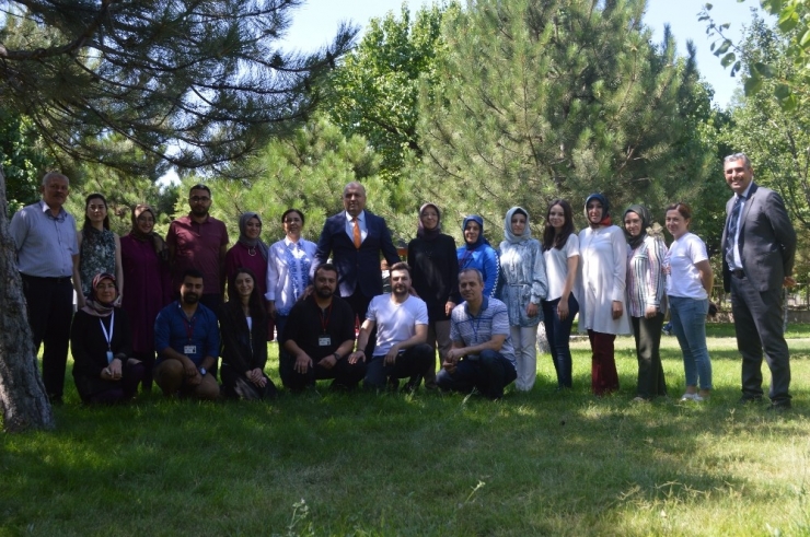 İlaçla Değil, Sevgi İle Tedavi Oluyorlar