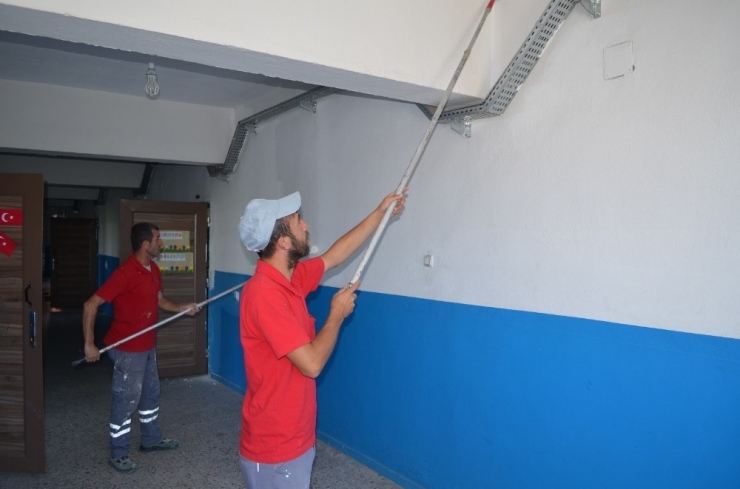 Eğitim Kurumlarına Belediyenin Eli Değdi