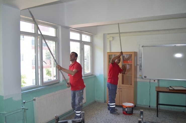 Eğitim Kurumlarına Belediyenin Eli Değdi